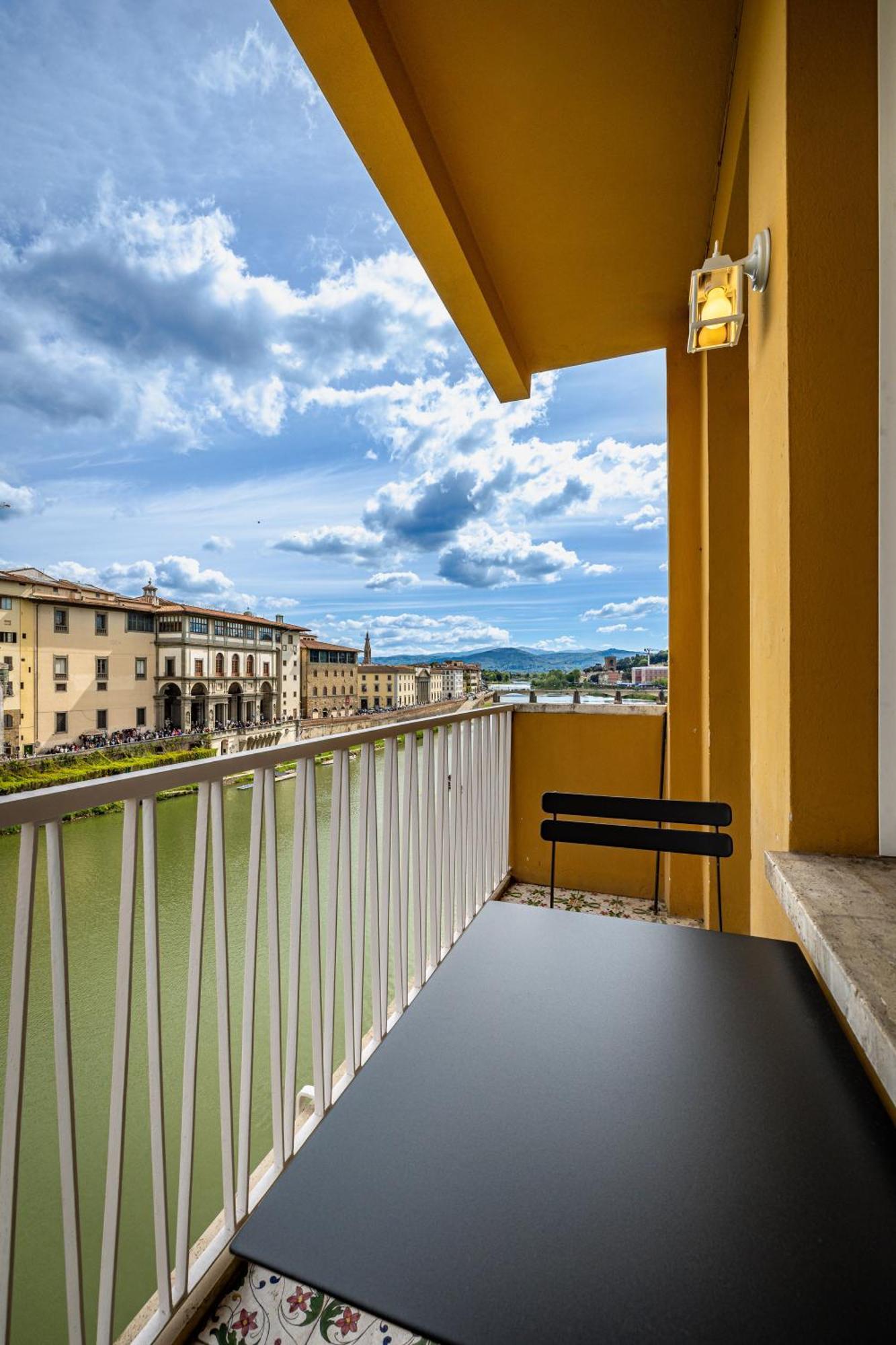 Yd Balcony On Pontevecchio View Lejlighed Firenze Eksteriør billede